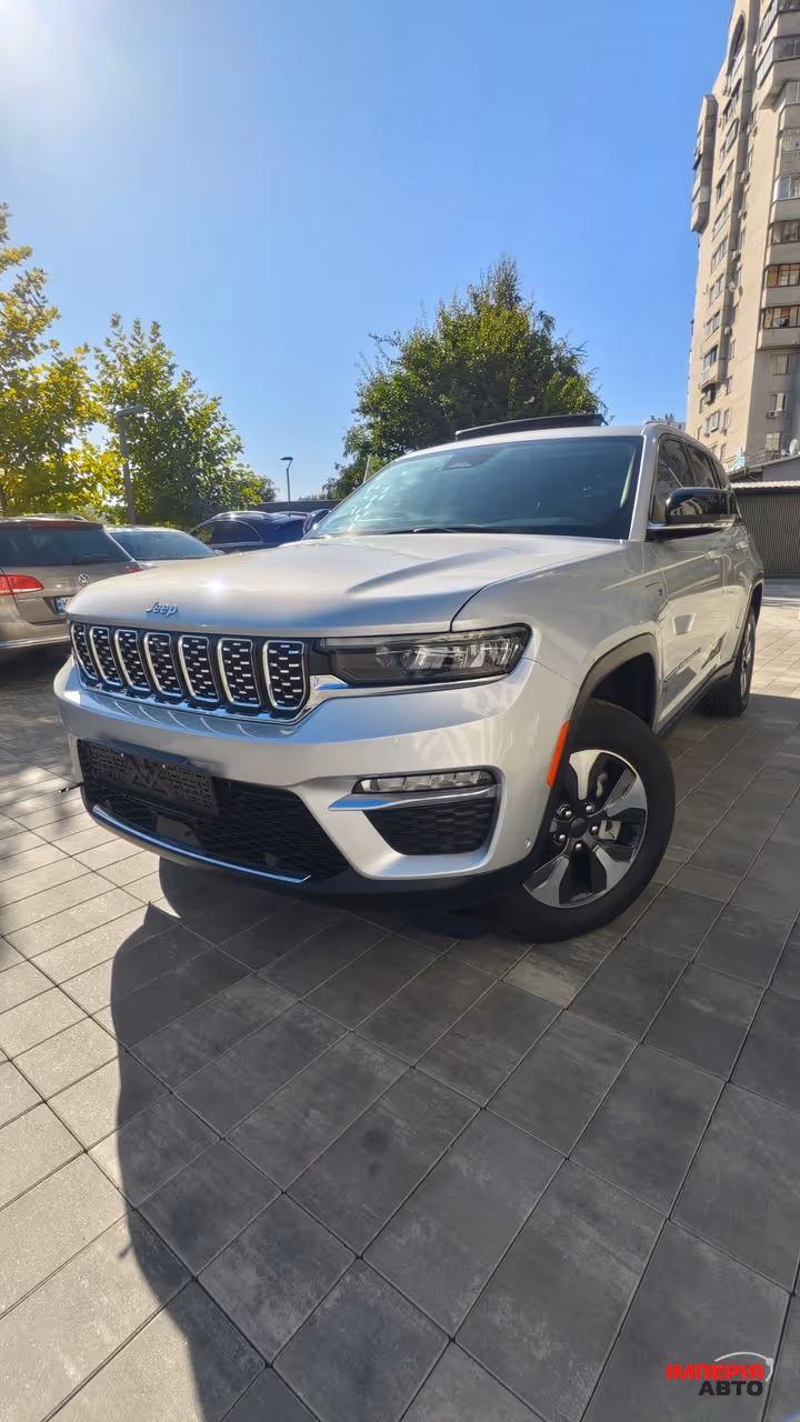 Jeep Grand Cherokee - фото 3