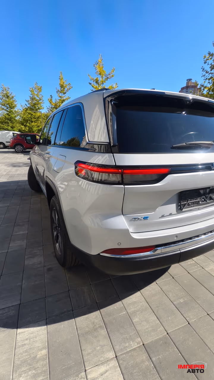 Jeep Grand Cherokee - фото 6