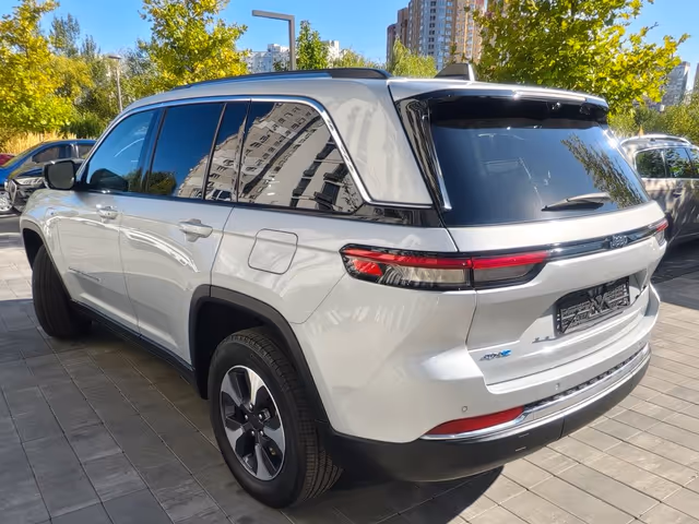 Jeep Grand Cherokee - фото 2