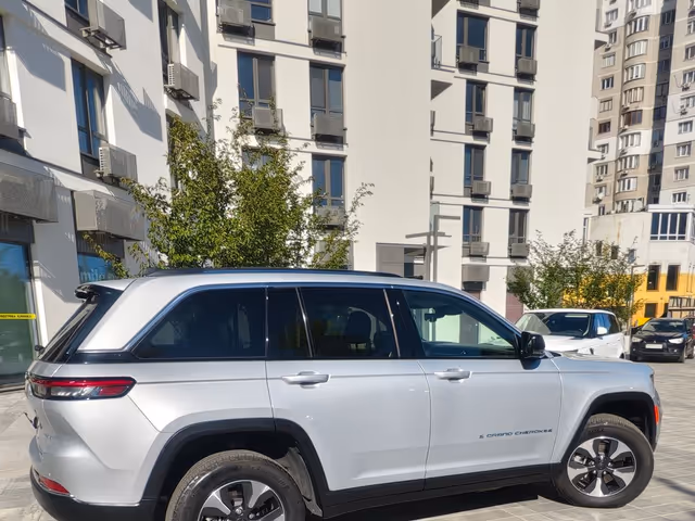 Jeep Grand Cherokee - фото 4