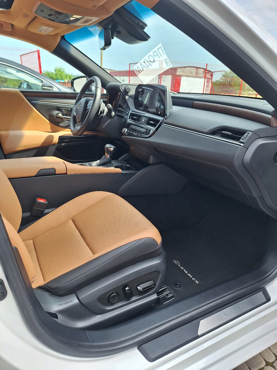 Lexus ES - фото 12