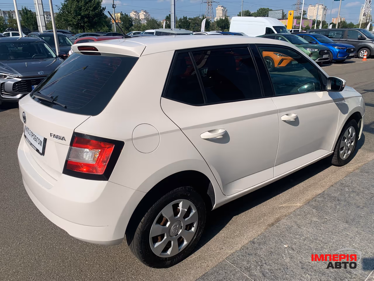 Skoda Fabia - фото 6