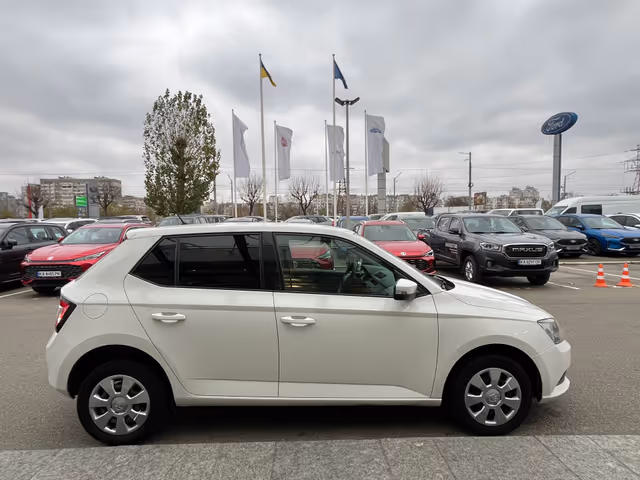 Skoda Fabia - фото 5