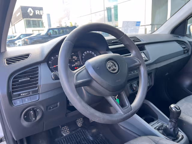 Skoda Fabia - фото 3