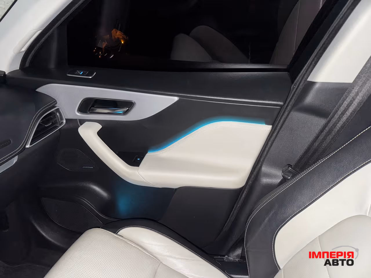 Jaguar F-Pace - фото 13