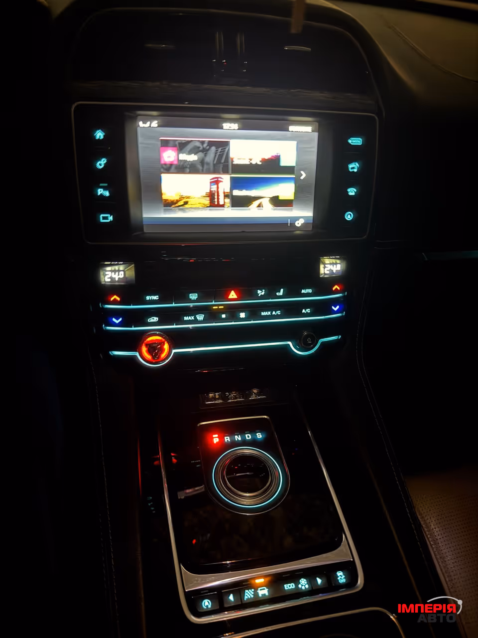 Jaguar F-Pace - фото 11