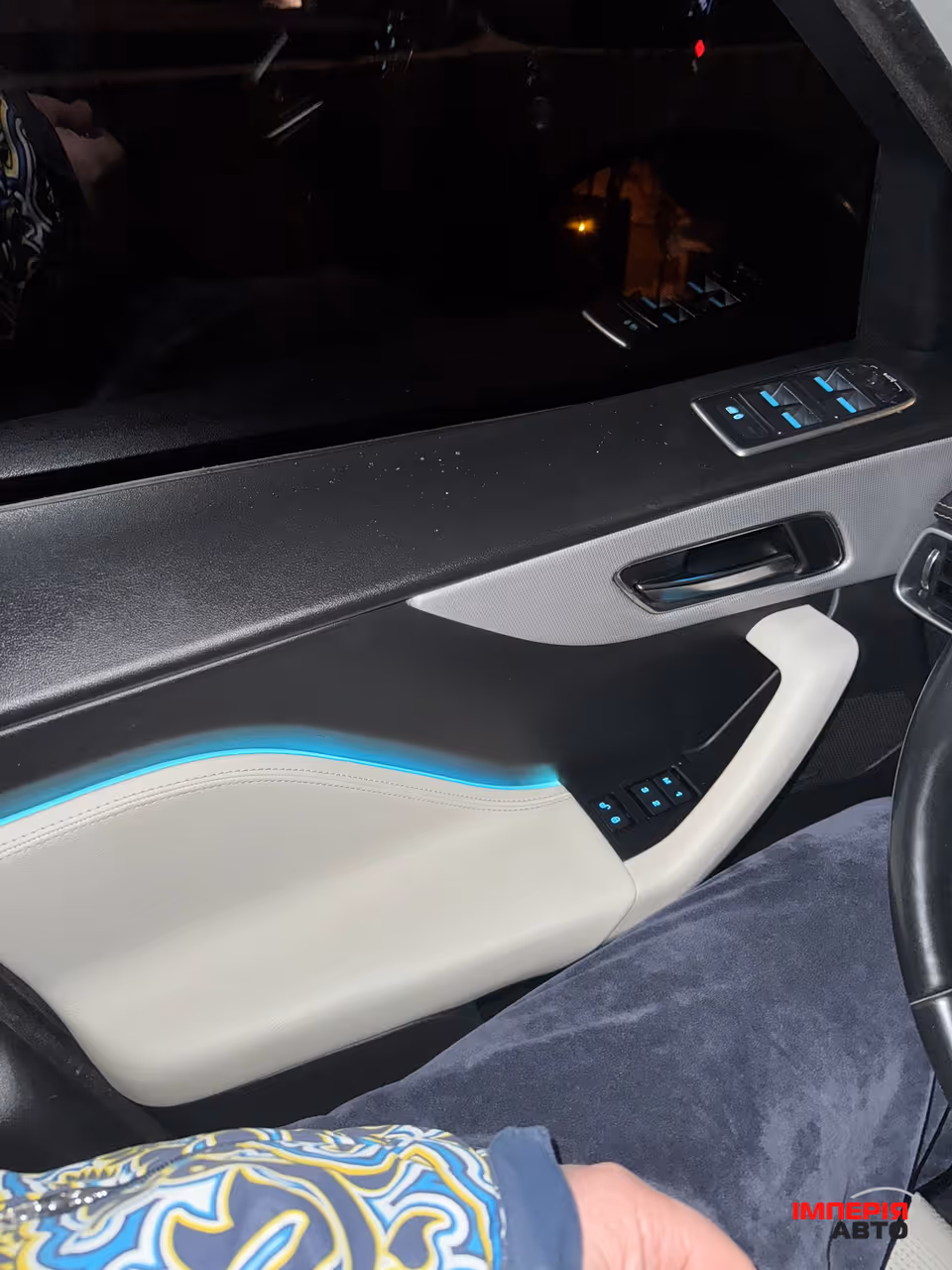 Jaguar F-Pace - фото 12