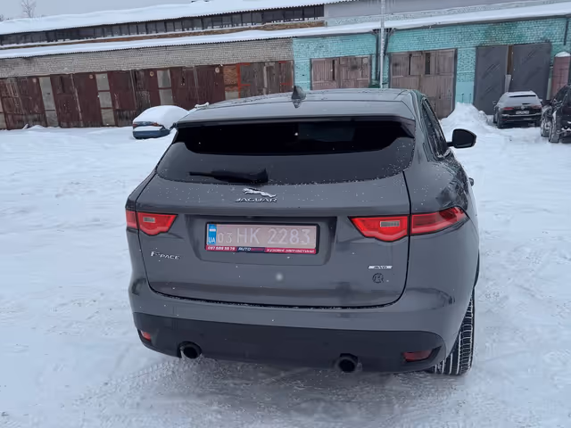 Jaguar F-Pace - фото 4