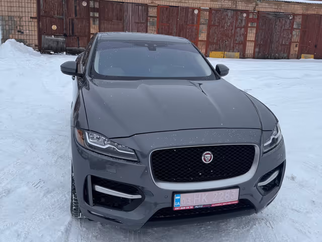 Jaguar F-Pace - фото 2