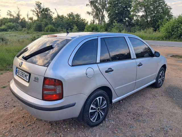 Skoda Fabia - фото 3