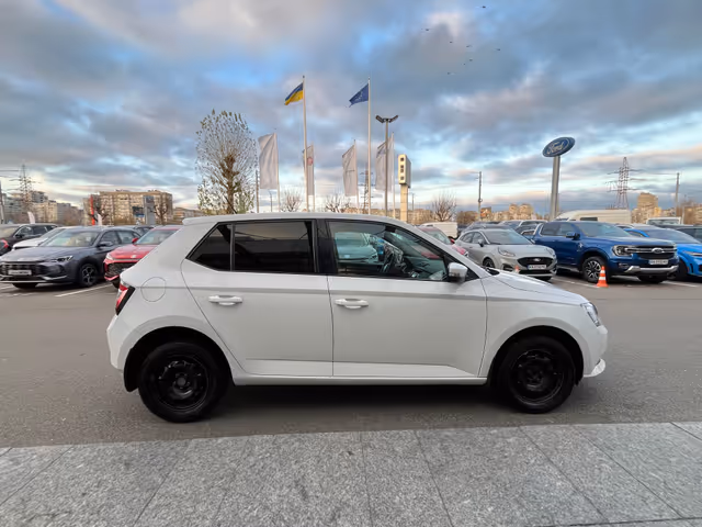Skoda Fabia - фото 5