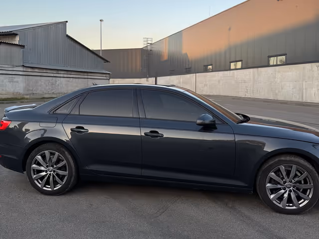 Audi A4 - фото 3