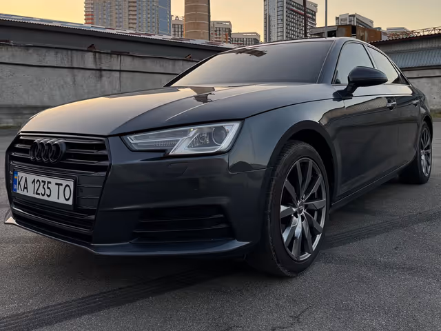 Audi A4 - фото 1
