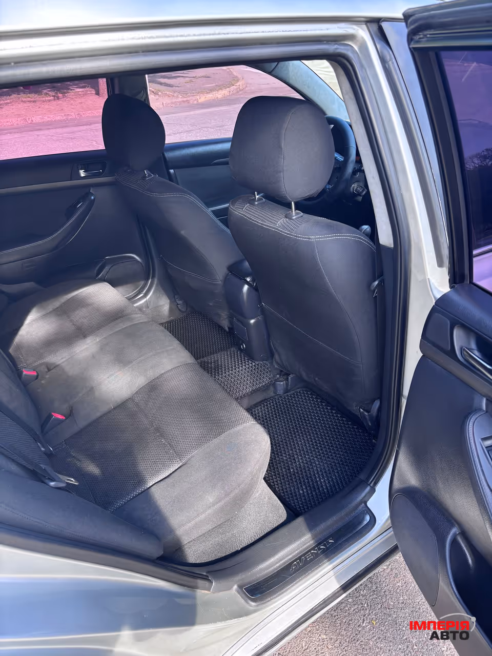 Toyota Avensis - фото 5
