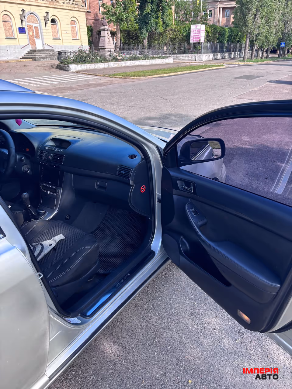 Toyota Avensis - фото 6