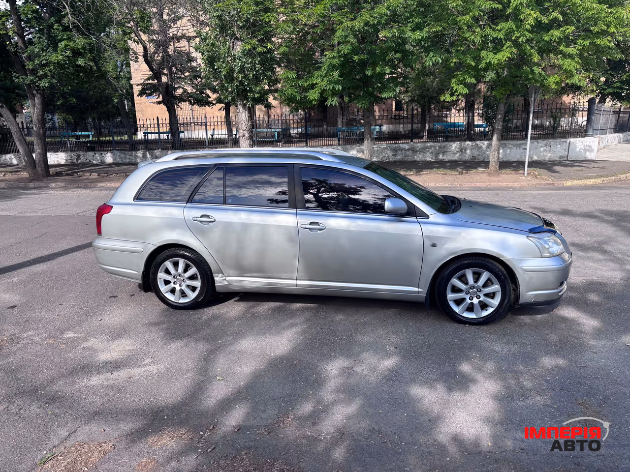 Toyota Avensis - фото 4