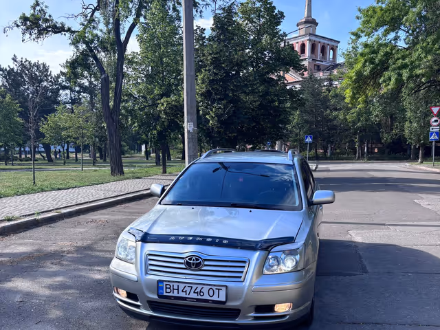 Toyota Avensis - фото 1