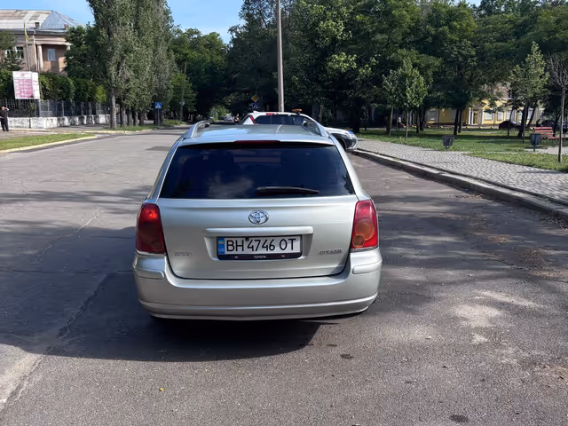 Toyota Avensis - фото 3