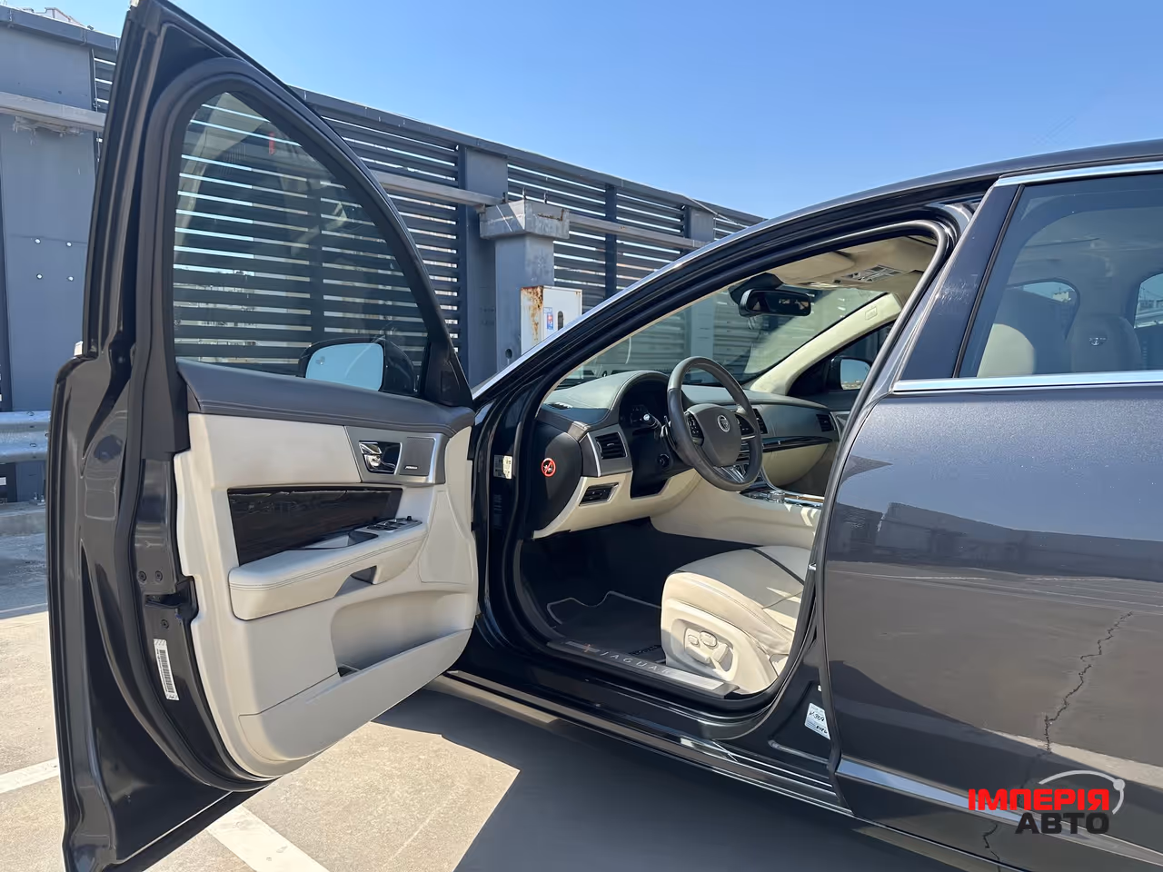 Jaguar XF - фото 12