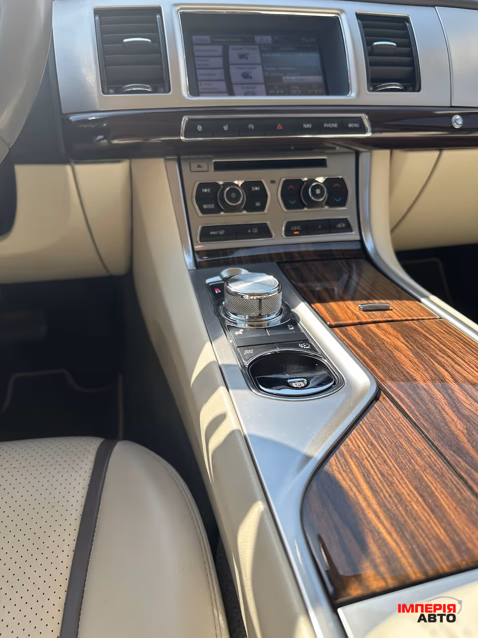 Jaguar XF - фото 11