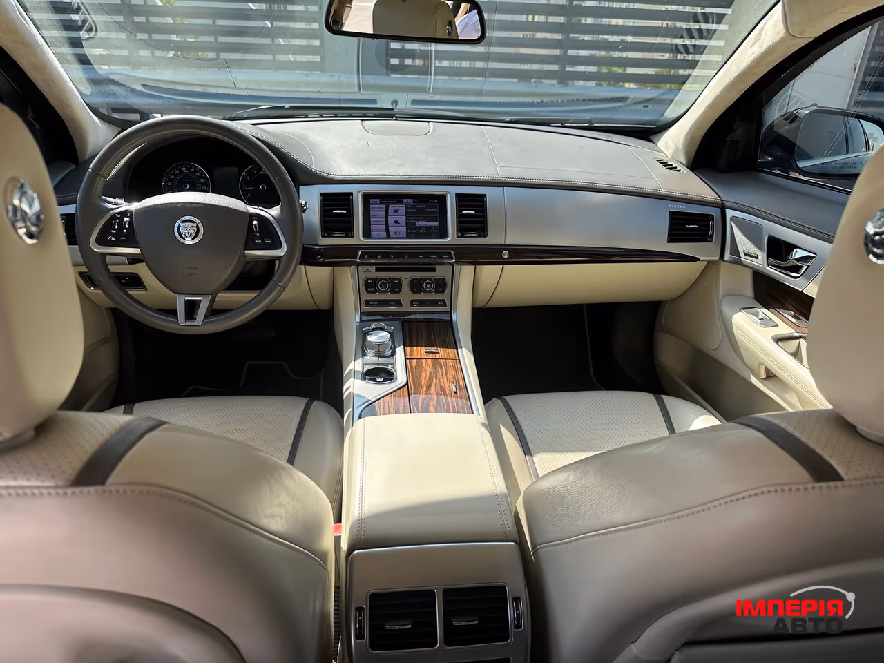 Jaguar XF - фото 10