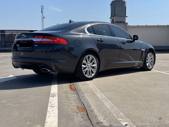 Jaguar XF - фото 4