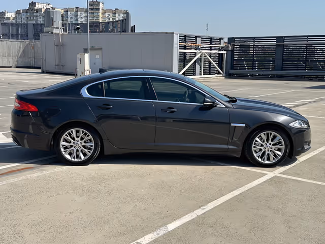 Jaguar XF - фото 2