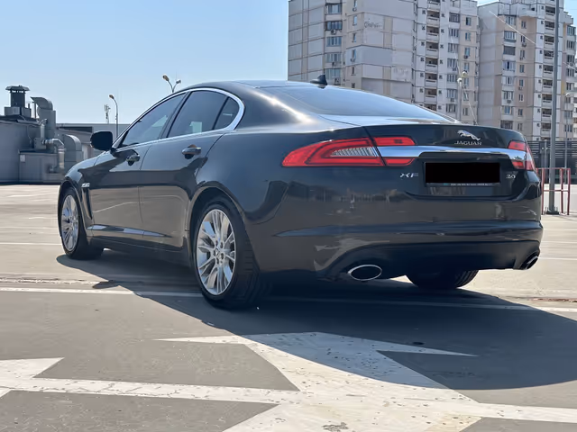 Jaguar XF - фото 5