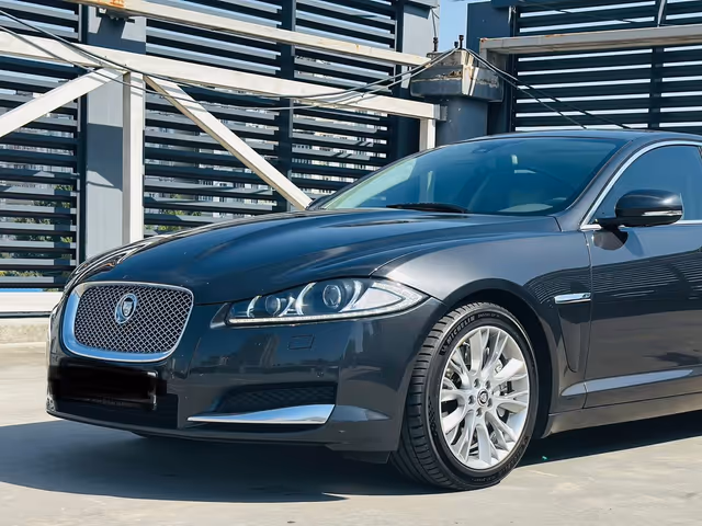 Jaguar XF - фото 1