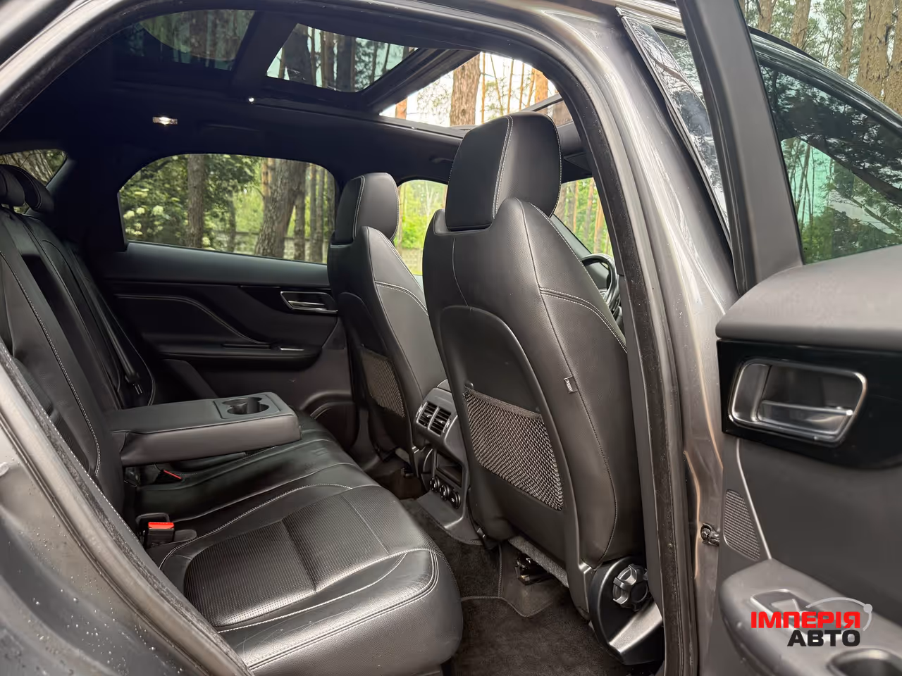 Jaguar F-Pace - фото 10