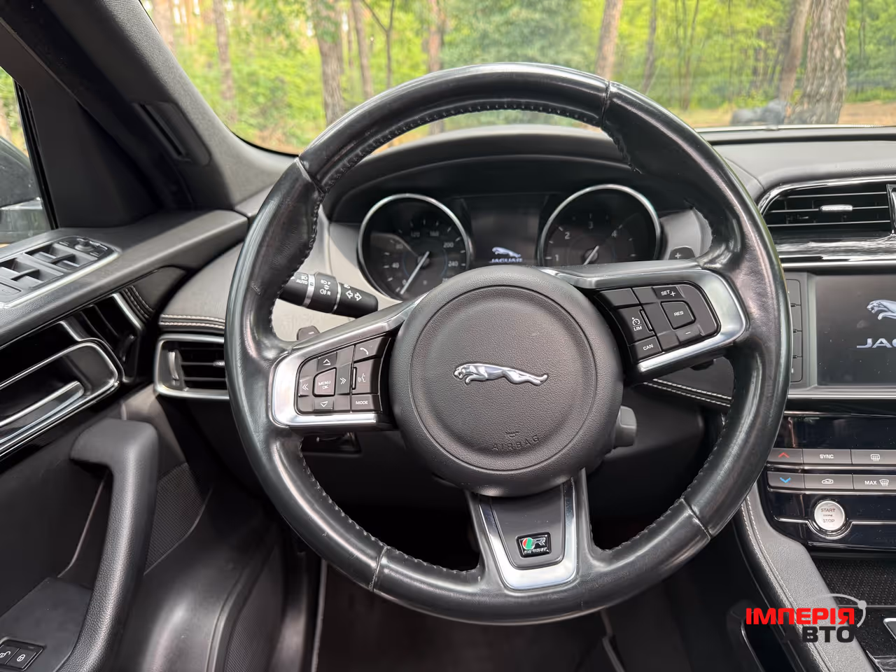 Jaguar F-Pace - фото 14