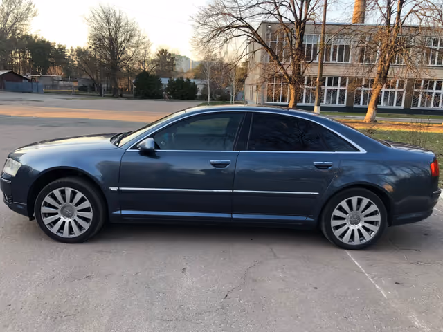 Audi A8 - фото 2