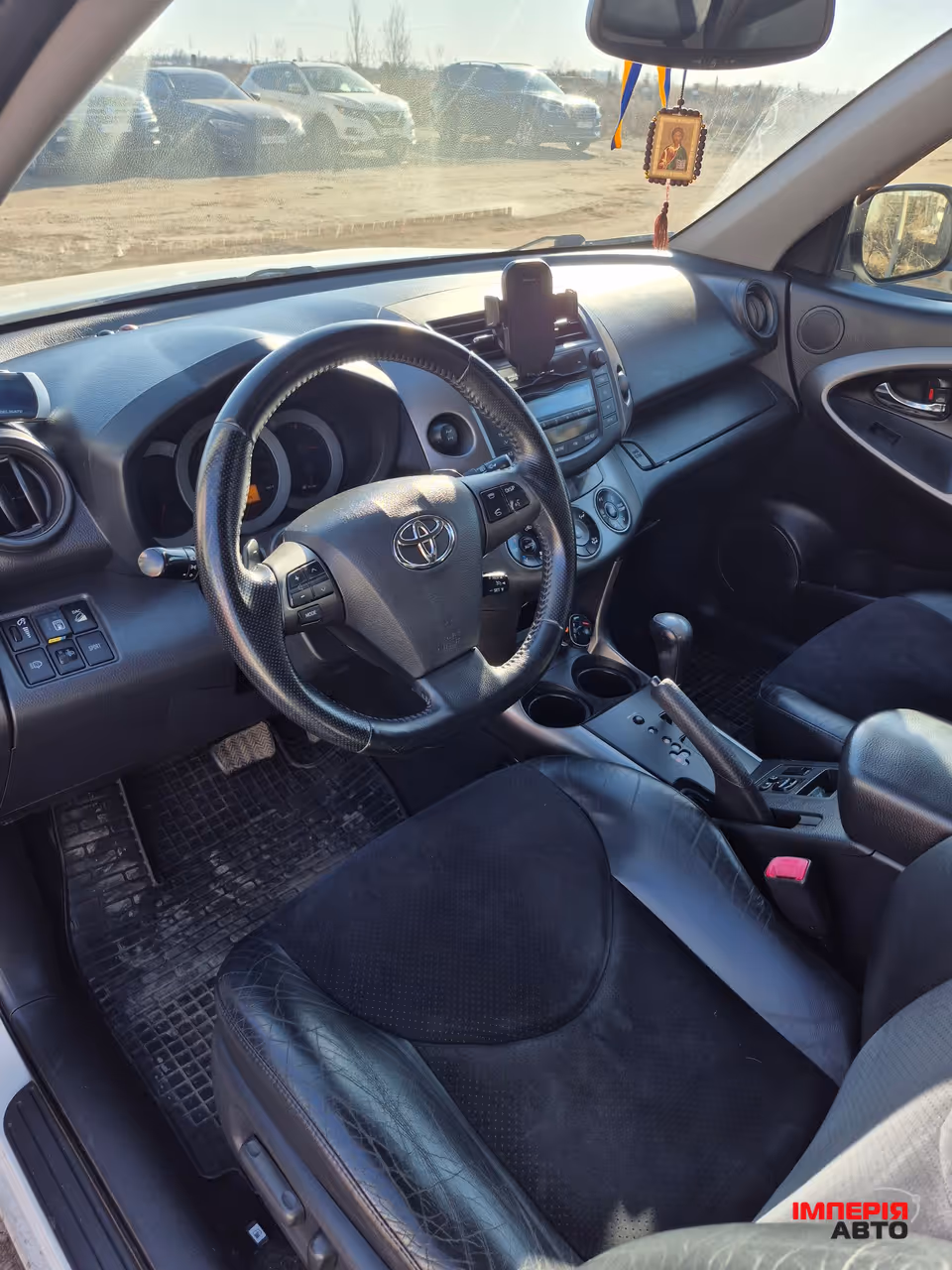 Toyota RAV4 - фото 6