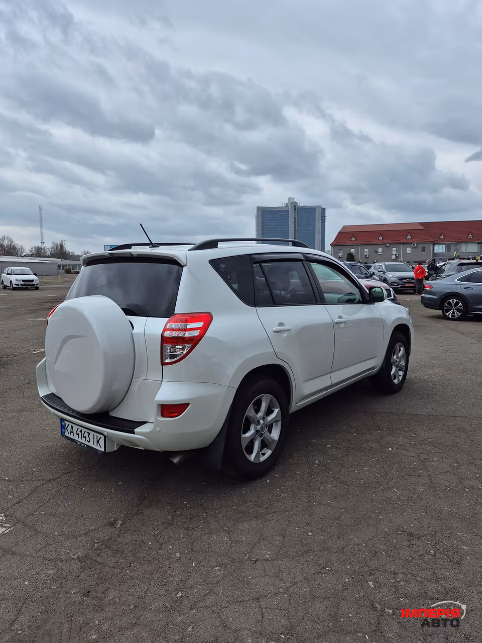 Toyota RAV4 - фото 4