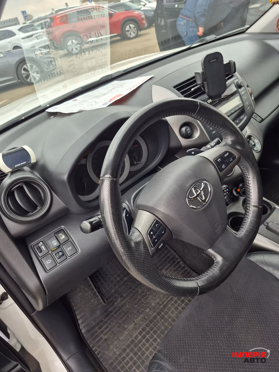 Toyota RAV4 - фото 5
