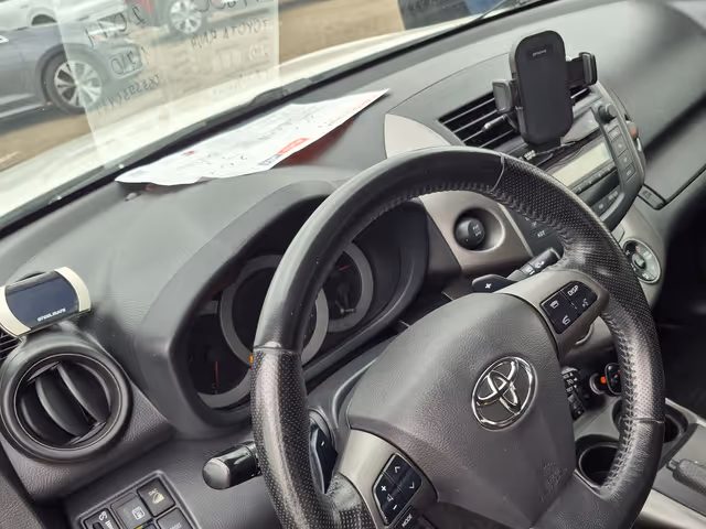 Toyota RAV4 - фото 5