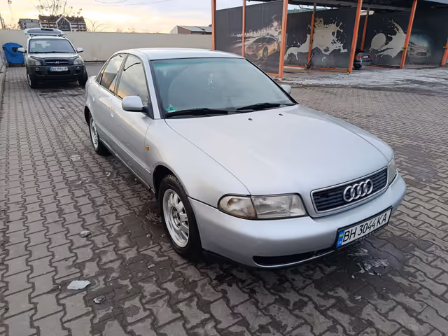 Audi A4 - фото 2