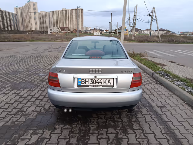 Audi A4 - фото 5