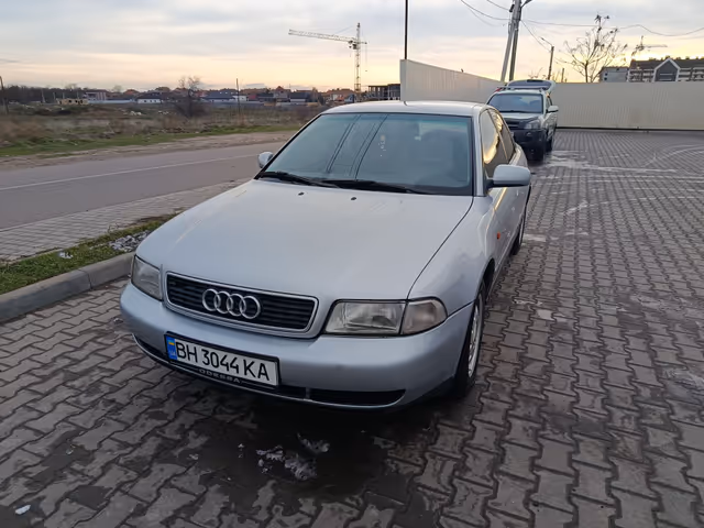 Audi A4 - фото 1