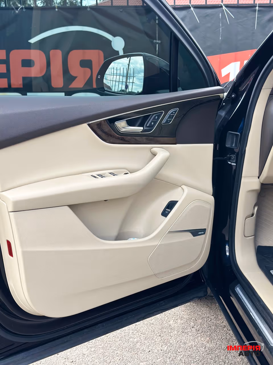 Audi Q7 - фото 8