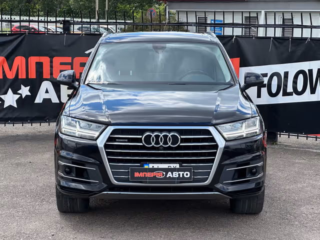 Audi Q7 - фото 1