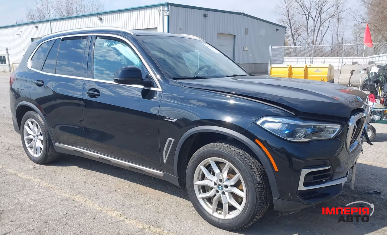 BMW X5 - фото 1