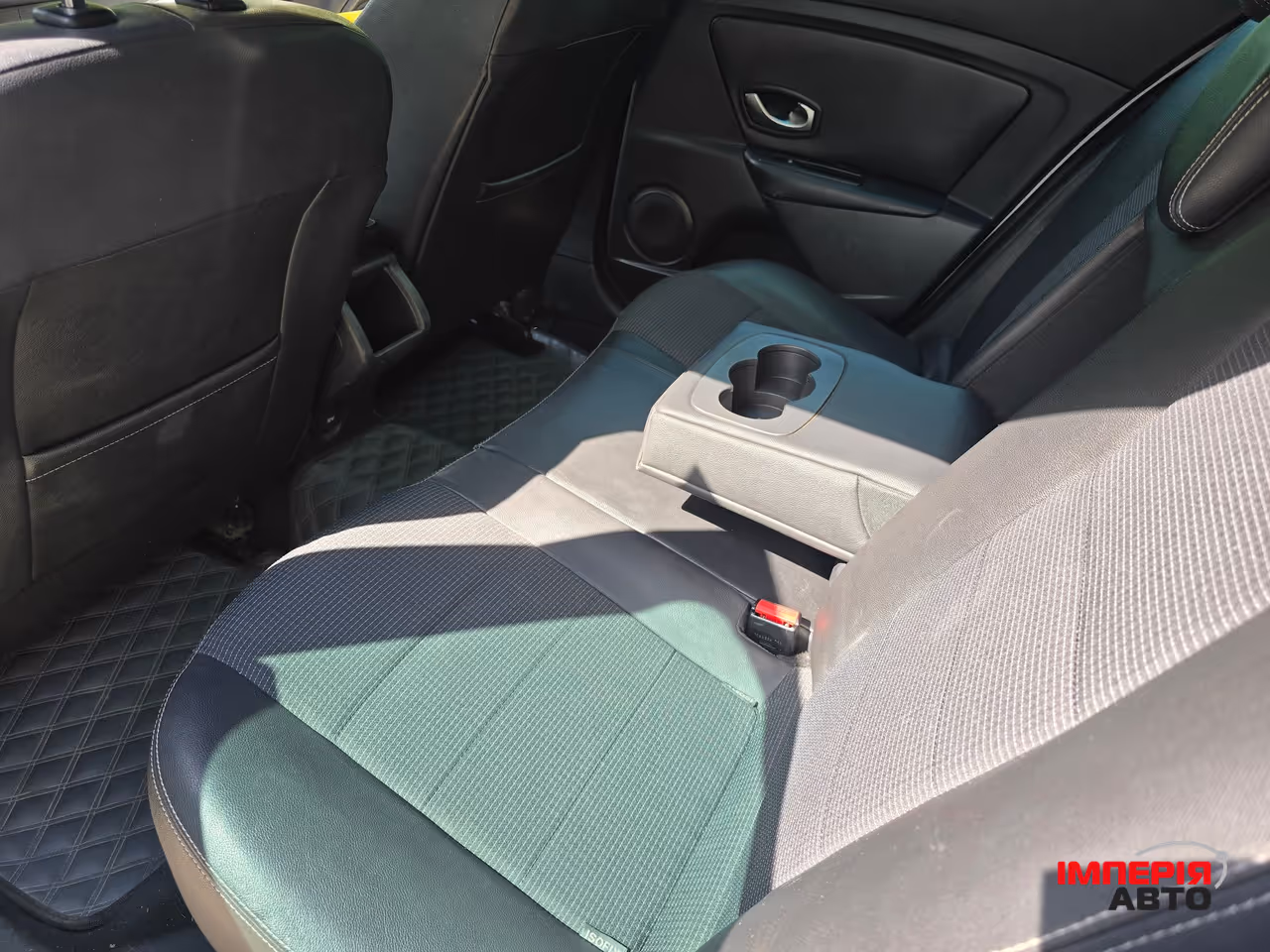 Renault Megane - фото 11