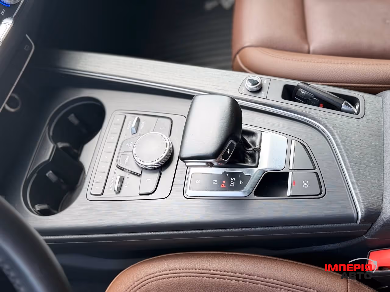 Audi A4 - фото 13