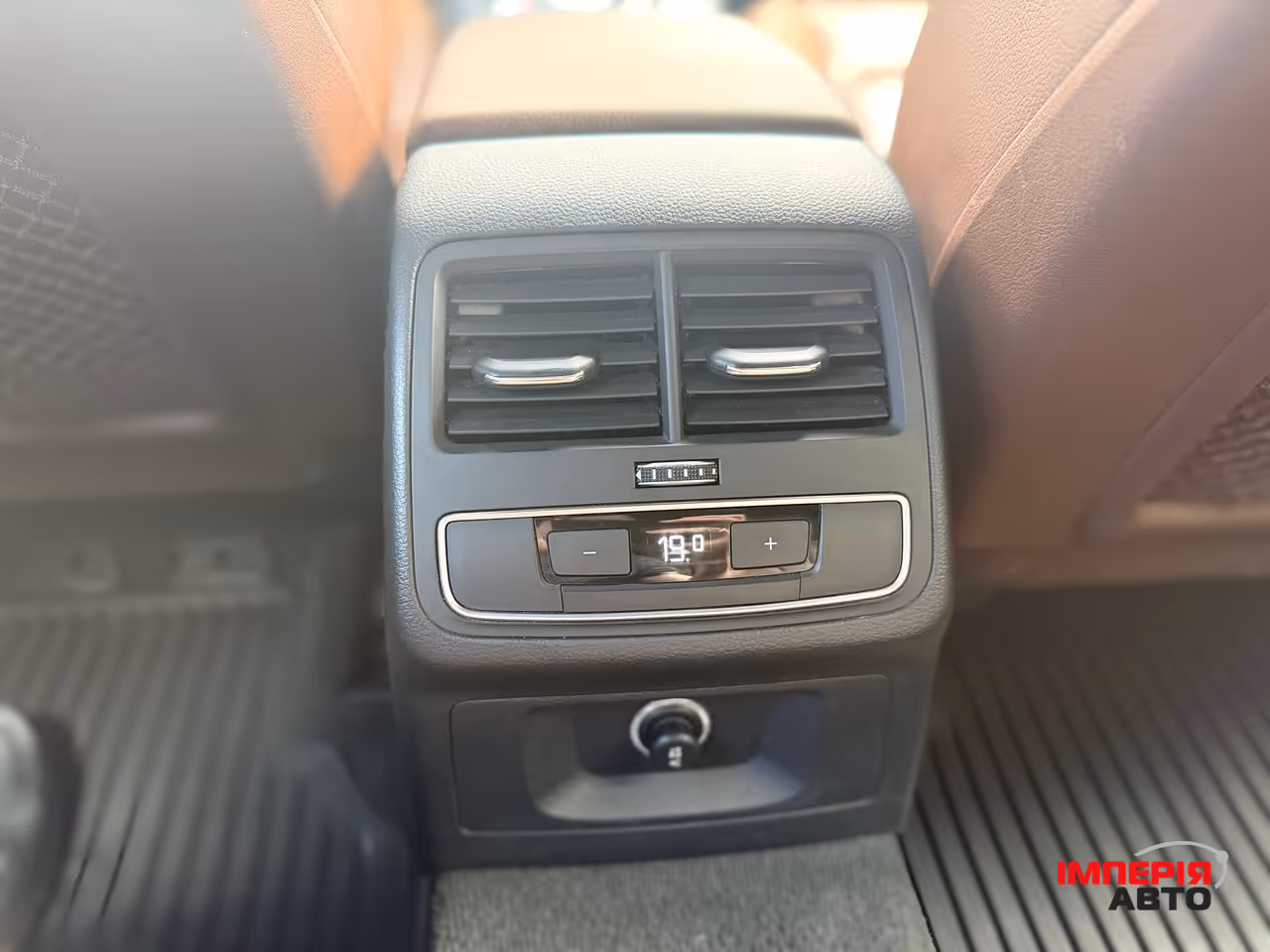 Audi A4 - фото 19