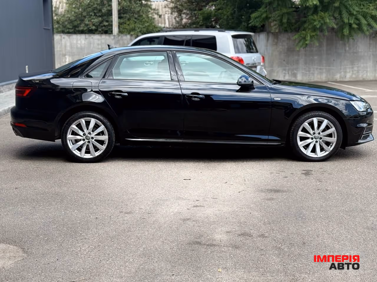 Audi A4 - фото 4