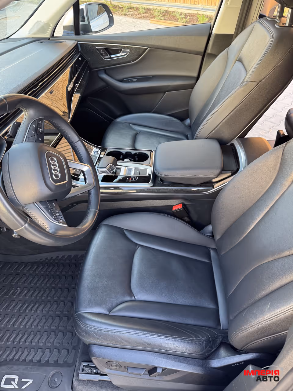 Audi Q7 - фото 24