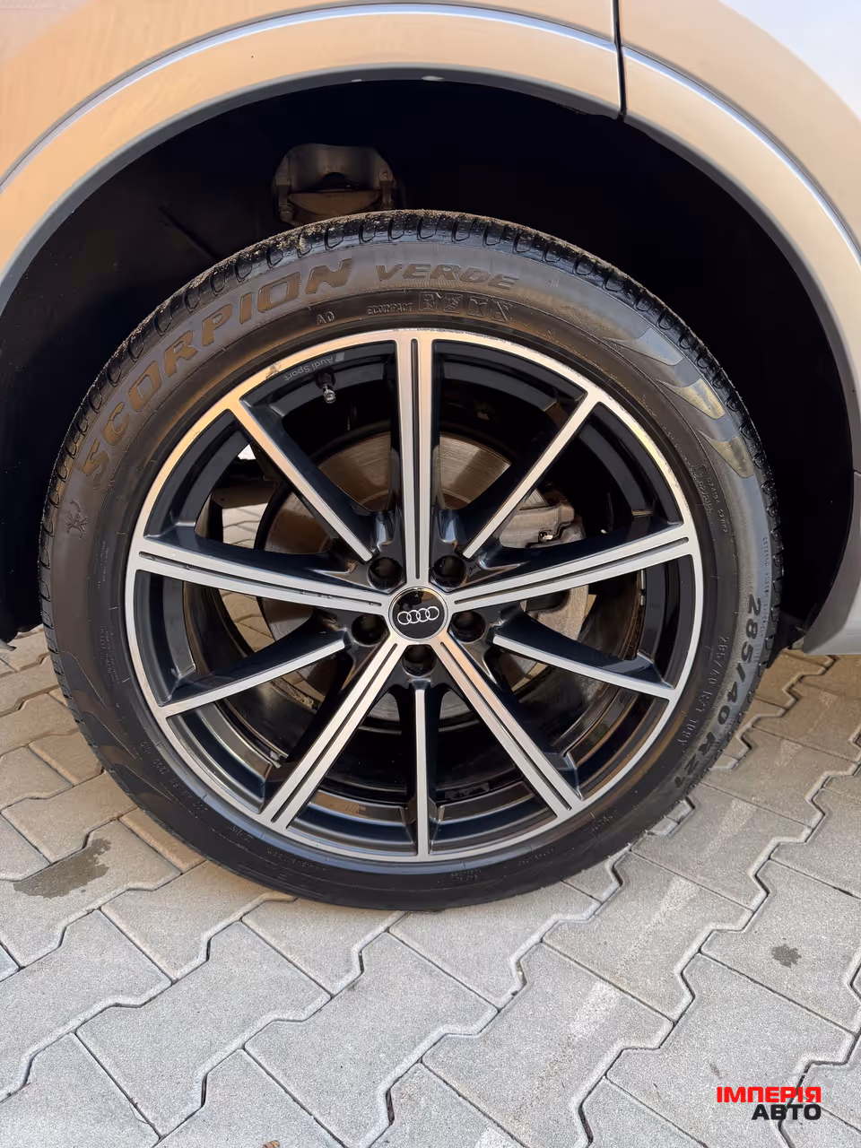Audi Q7 - фото 11