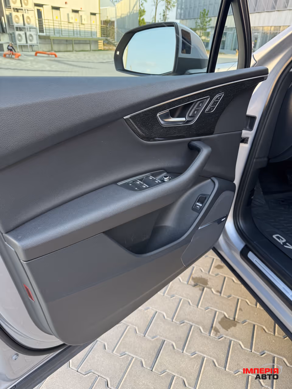Audi Q7 - фото 19