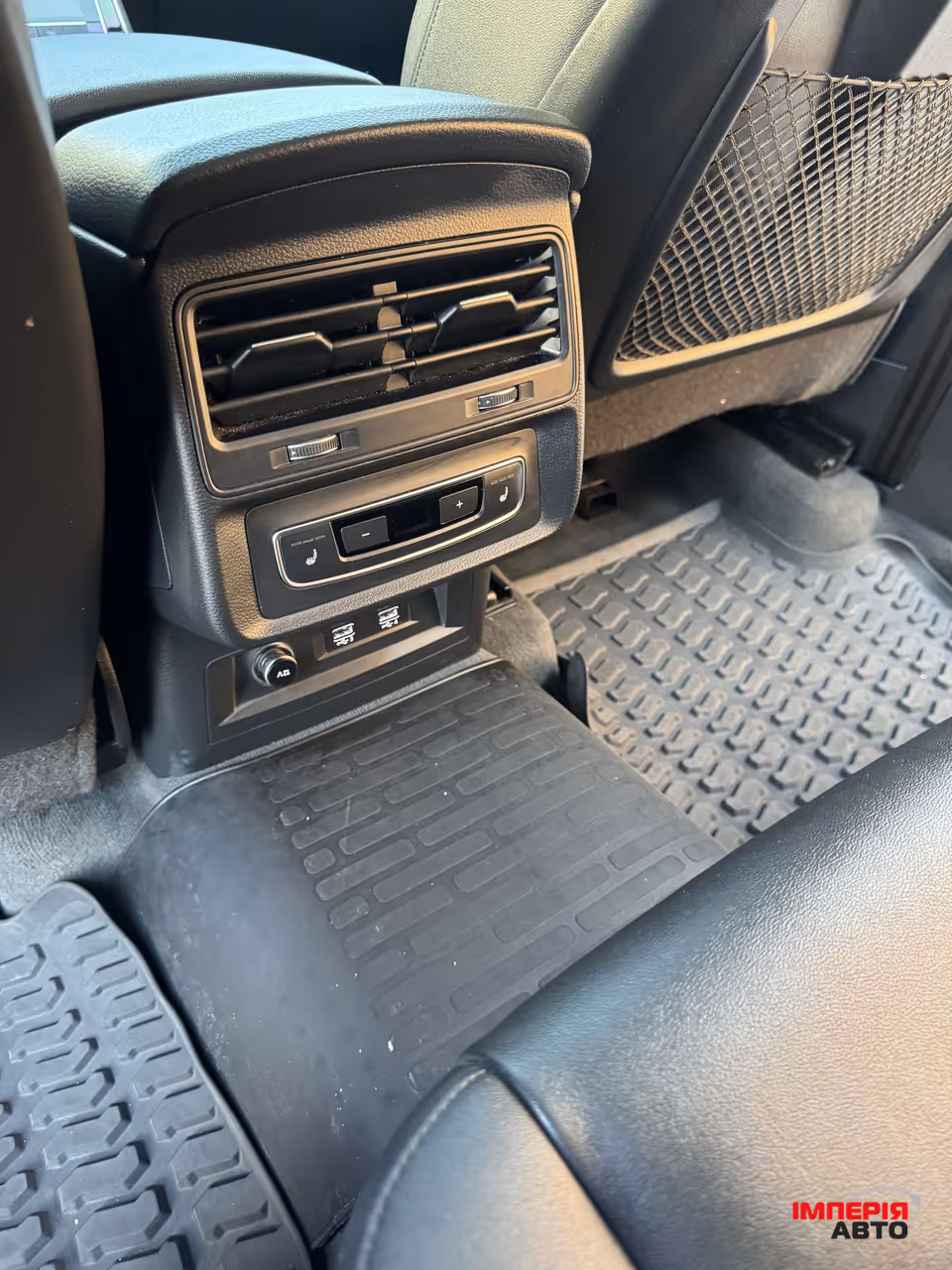 Audi Q7 - фото 17